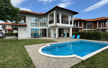 ID 16619 House in Floral Meadows Photo 1 
