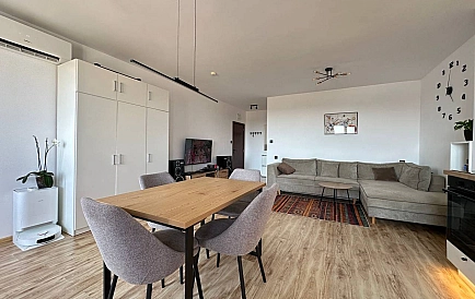 ID 16098 Studio Apartment in Gardenia Hills Photo 3