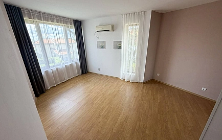 ID 15729 House in Almond Hills Photo 4