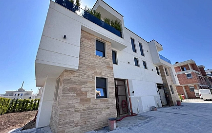 ID 14144 Townhouse in Sunny Island Photo 2