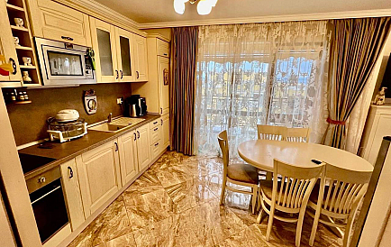 ID 13899 Three-bedroom apartment in Villa Florence Photo 1 