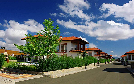 ID 16618 House in Floral Meadows Photo 1 