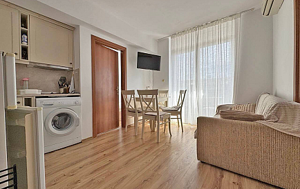 ID 16402 Two-bedroom apartment in Dawn Park Photo 1 