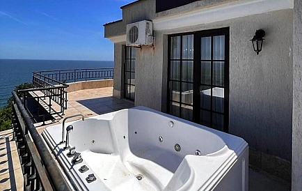 ID 15033 Cliff Beach Penthouse Photo 5