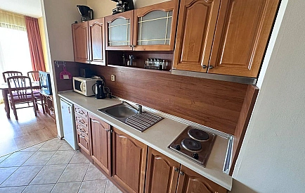 ID 13826 Large studio in Gallery Photo 3