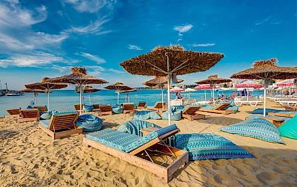 ID 2507 Apartments from the developer with a view of the bay Photo 9