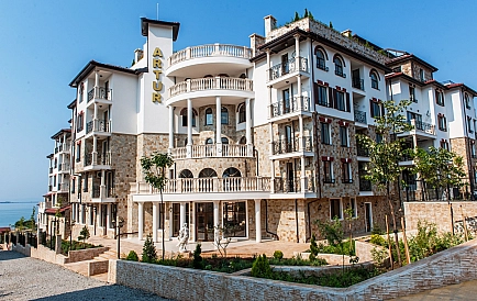 ID 2507 Apartments from the developer with a view of the bay Photo 10