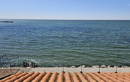 ID 13930 White Coast Townhouse Photo 7