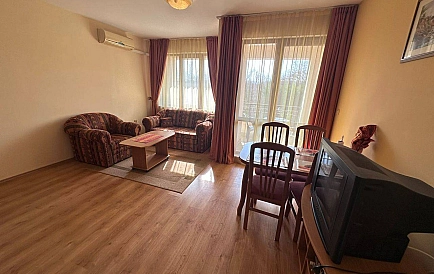 ID 13826 Large studio in Gallery Photo 9