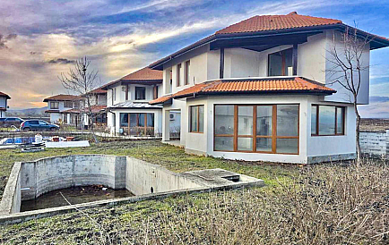 ID 13304 Two-story house with courtyard and pool  Photo 1 