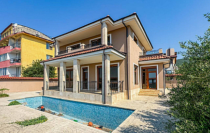 ID 13194 House with private pool in Sveti Vlas Photo 1 