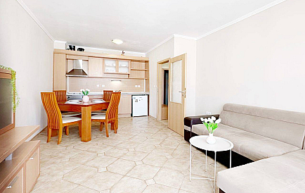 ID 13087 One-bedroom apartment in Central Plaza Photo 1 