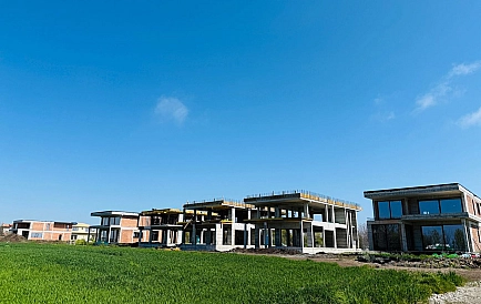 ID 13577 Houses from the developer in Celebrity Homes Photo 3