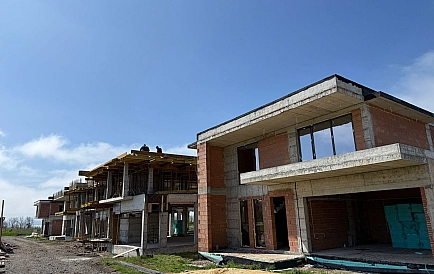 ID 13577 Houses from the developer in Celebrity Homes Photo 2