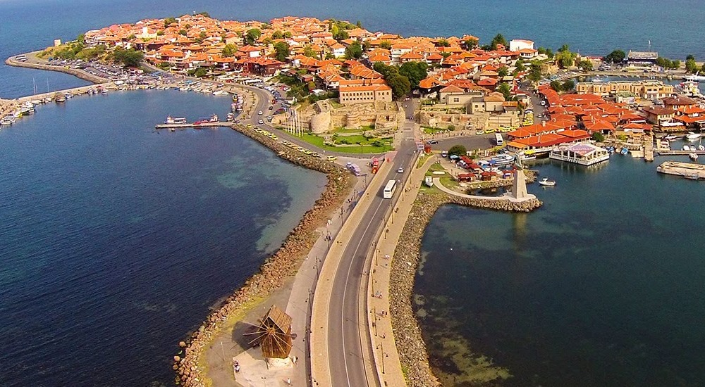 Panorama of the old town and the road across the isthmus — Nessebar