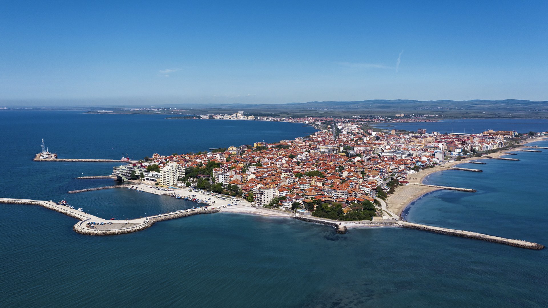 Panorama of the coastline and residential buildings — Pomorie