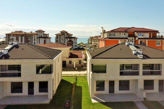 Low-rise residential buildings near the sea — Sarafovo