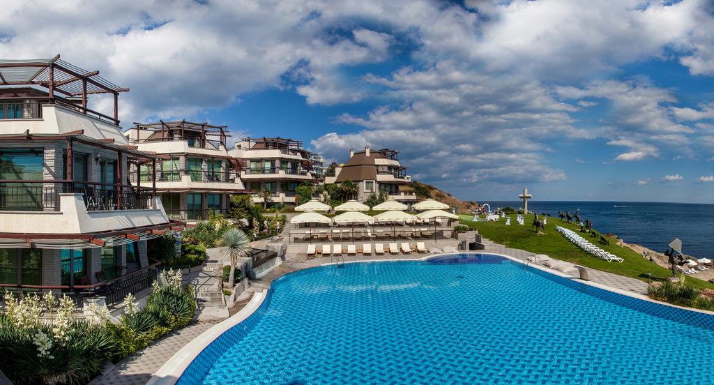 Resort pool overlooking the sea — Sozopol