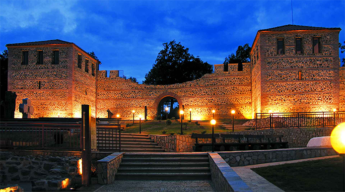 Night view of the Tsari Mali Grad fortress