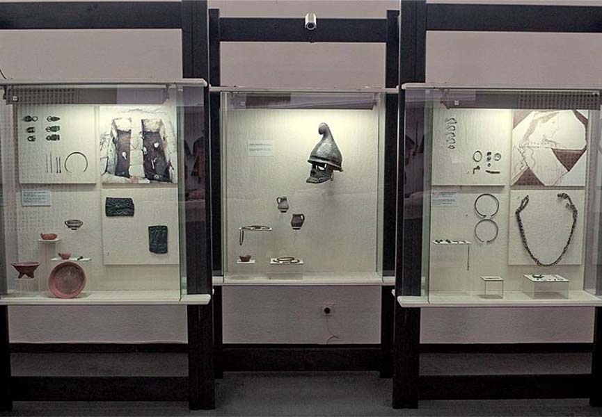 Showcases with historical finds