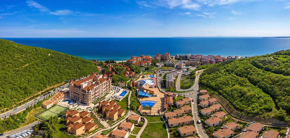 Bulgarian coastal locations for Finnish investors Panoramic view of Bulgarian coastal resort development showcasing prime investment locations for Finnish property buyers